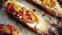 Bruschettas au chèvre et poivrons grillés Bruschettas au chèvre et poivrons grillés