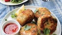 Salmon Fishcakes with Spinach and Strawberry Salad Salmon Fishcakes with Spinach and Strawberry Salad