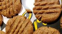 4-Ingredient Keto Peanut Butter Cookies 4-Ingredient Keto Peanut Butter Cookies