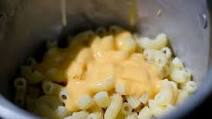 Make Macaroni and Cheese Using Cheez Whiz Make Macaroni and Cheese Using Cheez Whiz