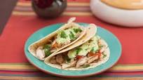 Spicy Chicken Fajitas with Creamy Avocado Sauce | Hellmann's US Spicy Chicken Fajitas with Creamy Avocado Sauce | Hellmann's US