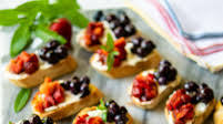 Berry and Goat Cheese Crostini Berry and Goat Cheese Crostini