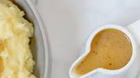 How to Make Basic Turkey (or Chicken) Gravy How to Make Basic Turkey (or Chicken) Gravy