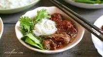 How to make Bún chả (recipe of Vietnamese grilled pork with rice vermicelli noodles) How to make Bún chả (recipe of Vietnamese grilled pork with rice vermicelli noodles)