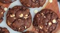 Triple Chocolate NYC Cookies! Triple Chocolate NYC Cookies!