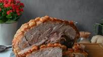 Roast pork with rind - A juicy roast with crispy rind! Roast pork with rind - A juicy roast with crispy rind!
