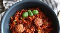 Butternut Squash Noodles with Tomato Sauce and Meatballs Butternut Squash Noodles with Tomato Sauce and Meatballs