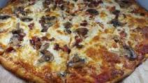 Mushroom Onion Bacon Pizza with a Garlic Parmesan Crust Mushroom Onion Bacon Pizza with a Garlic Parmesan Crust