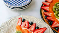 Fruit Pizza with Sugar Cookie Crust Fruit Pizza with Sugar Cookie Crust