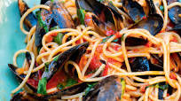 Spaghetti with Mussels and Tomato Sauce Spaghetti with Mussels and Tomato Sauce