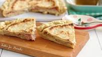 FOCACCIA IN PADELLA CON PROSCIUTTO E FORMAGGIO FOCACCIA IN PADELLA CON PROSCIUTTO E FORMAGGIO