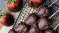 Easy Chocolate Strawberry Kebobs Easy Chocolate Strawberry Kebobs