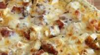 Grilled Chicken & Bacon Pizza with a Garlic Cream Sauce Grilled Chicken & Bacon Pizza with a Garlic Cream Sauce
