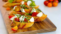 Tomato-Mozzarella Lunch Bruschetta Tomato-Mozzarella Lunch Bruschetta
