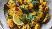 VEGAN ALOO GOBI - POTATO CAULIFLOWER CURRY VEGAN ALOO GOBI - POTATO CAULIFLOWER CURRY