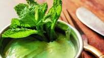 Receta de Salsa de yogur y menta hindú Receta de Salsa de yogur y menta hindú