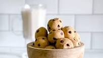Edible Chocolate Chip Cookie Dough Bites (No Bake) Edible Chocolate Chip Cookie Dough Bites (No Bake)