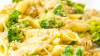 BROCCOLI BACON CHICKEN ALFREDO PASTA BROCCOLI BACON CHICKEN ALFREDO PASTA