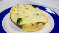 Chicken and Broccoli Alfredo Twice-Baked Spaghetti Squash Chicken and Broccoli Alfredo Twice-Baked Spaghetti Squash