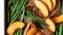 Juicy Baked Pork Chops with Peaches and Green Beans Juicy Baked Pork Chops with Peaches and Green Beans