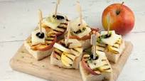 Apple and manchego crostini Apple and manchego crostini