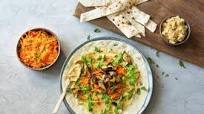 Orientalische Mezze mit Hummus und Gemüse Orientalische Mezze mit Hummus und Gemüse