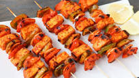 Tandoori paneer tikka with garlic naan Tandoori paneer tikka with garlic naan