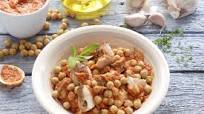 Ensalada de pollo barbacoa con garbanzos y salsa romesco Ensalada de pollo barbacoa con garbanzos y salsa romesco