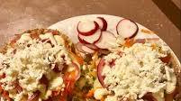Tostadas de carne deshebrada Tostadas de carne deshebrada