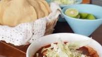 Pozole rojo de pollo Pozole rojo de pollo