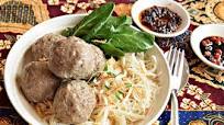 How to Make Bakso, Indonesian Meatballs How to Make Bakso, Indonesian Meatballs