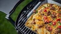 Cheesy Nachos with Steak and Black Beans Cheesy Nachos with Steak and Black Beans