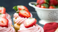 Strawberry Cupcakes with Strawberry Buttercream Strawberry Cupcakes with Strawberry Buttercream