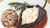 Chile relleno de queso oaxaca en salsa de piloncillo Chile relleno de queso oaxaca en salsa de piloncillo