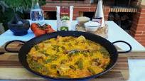 Paella de carne con la barbacoa Paella de carne con la barbacoa