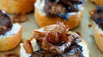 Beef Crostini with Horseradish Spread Beef Crostini with Horseradish Spread