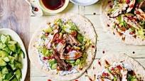 Chicken shawarma flatbreads with yogurt Chicken shawarma flatbreads with yogurt