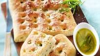 Focaccia mit Rosmarin und Olivenöl Focaccia mit Rosmarin und Olivenöl