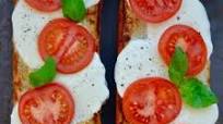 Caprese Garlic Bread Caprese Garlic Bread