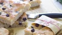 Ricette Focaccia al rosmarino - Le ricette di GialloZafferano Ricette Focaccia al rosmarino - Le ricette di GialloZafferano