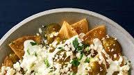 Chilaquiles verdes con panela Chilaquiles verdes con panela