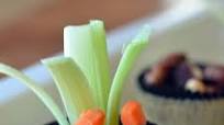 Crunchy Celery and Carrot Sticks with Hummus Crunchy Celery and Carrot Sticks with Hummus