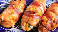 Pechugas de pollo envuelto en tocineta y jalapeños Pechugas de pollo envuelto en tocineta y jalapeños