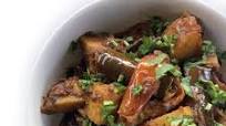 Aloo Baingan (Indian-style Potato & Eggplant Stir-fry) Aloo Baingan (Indian-style Potato & Eggplant Stir-fry)