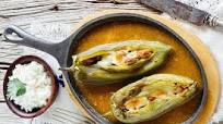 Chiles rellenos de mariscos. Receta fácil de la cocina mexicana Chiles rellenos de mariscos. Receta fácil de la cocina mexicana