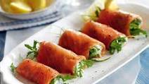 Slimming World’s smoked salmon, cottage cheese and rocket rolls Slimming World’s smoked salmon, cottage cheese and rocket rolls