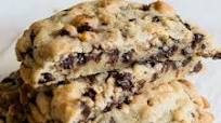Giant Chocolate Chip Cookies Giant Chocolate Chip Cookies