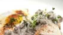 Buttermilk Biscuits & Beef Gravy Buttermilk Biscuits & Beef Gravy