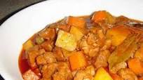 Filipino menudo recipe (pork & liver stewed with potato and carrot) Filipino menudo recipe (pork & liver stewed with potato and carrot)