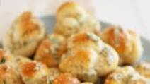 Quick & Easy Garlic Parmesan Knots Quick & Easy Garlic Parmesan Knots